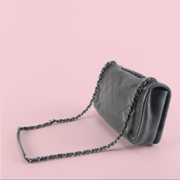 Chanel New Chic Diamond Quilted Medium Flap Bag - Picture 4 of 11